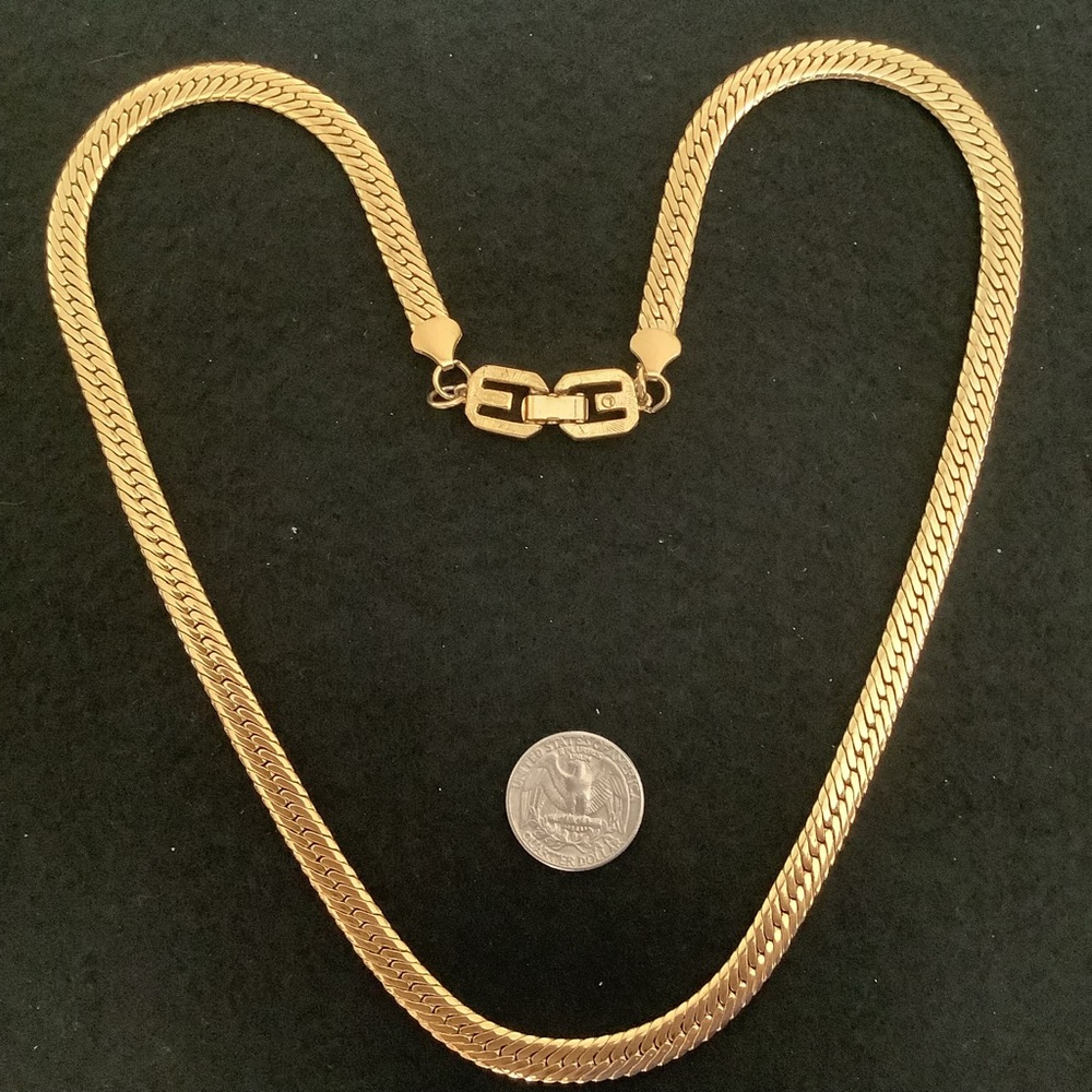 Vintage Givenchy gold tone herringbone necklace. - Picture 4 of 9